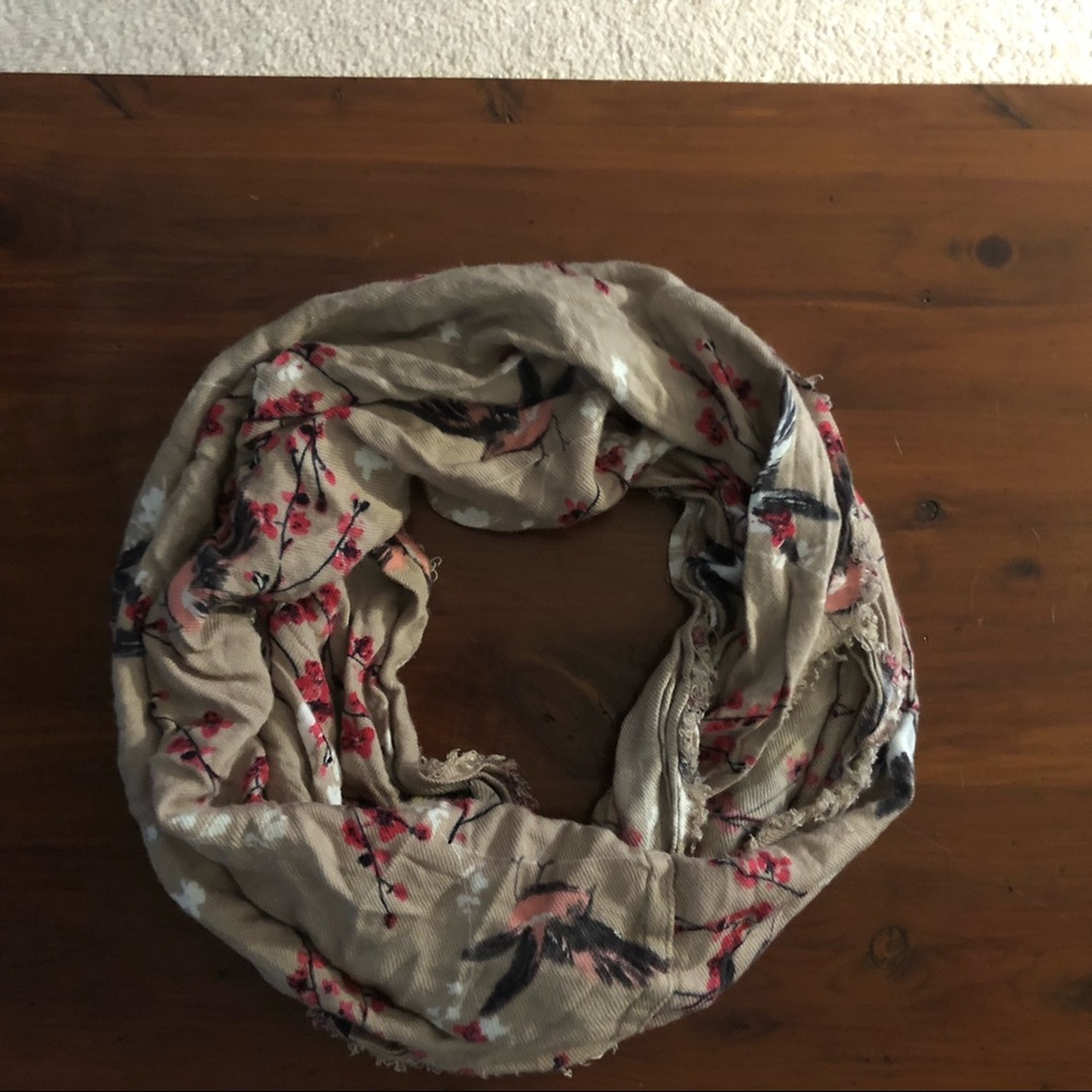 ✨HOST PICK✨ Cherry blossom scene infinity scarf